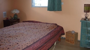 Room - Tranquil 1-bedroom house in charming Plogonnec perfect for getaway (Plogonnec)