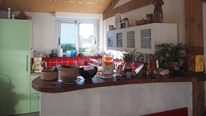 Dining - Tranquil 1-bedroom house in charming Plogonnec perfect for getaway (Plogonnec)