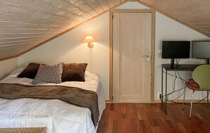 A bedroom with a bed, pillows, a desk with a computer, and a chair. - Awesome home in Bjoa with WiFi (Bjoa)