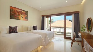 Superior Double or Twin Room, Pool View | Peti besi dalam bilik, seterika/papan seterika, Wi-fi percuma 