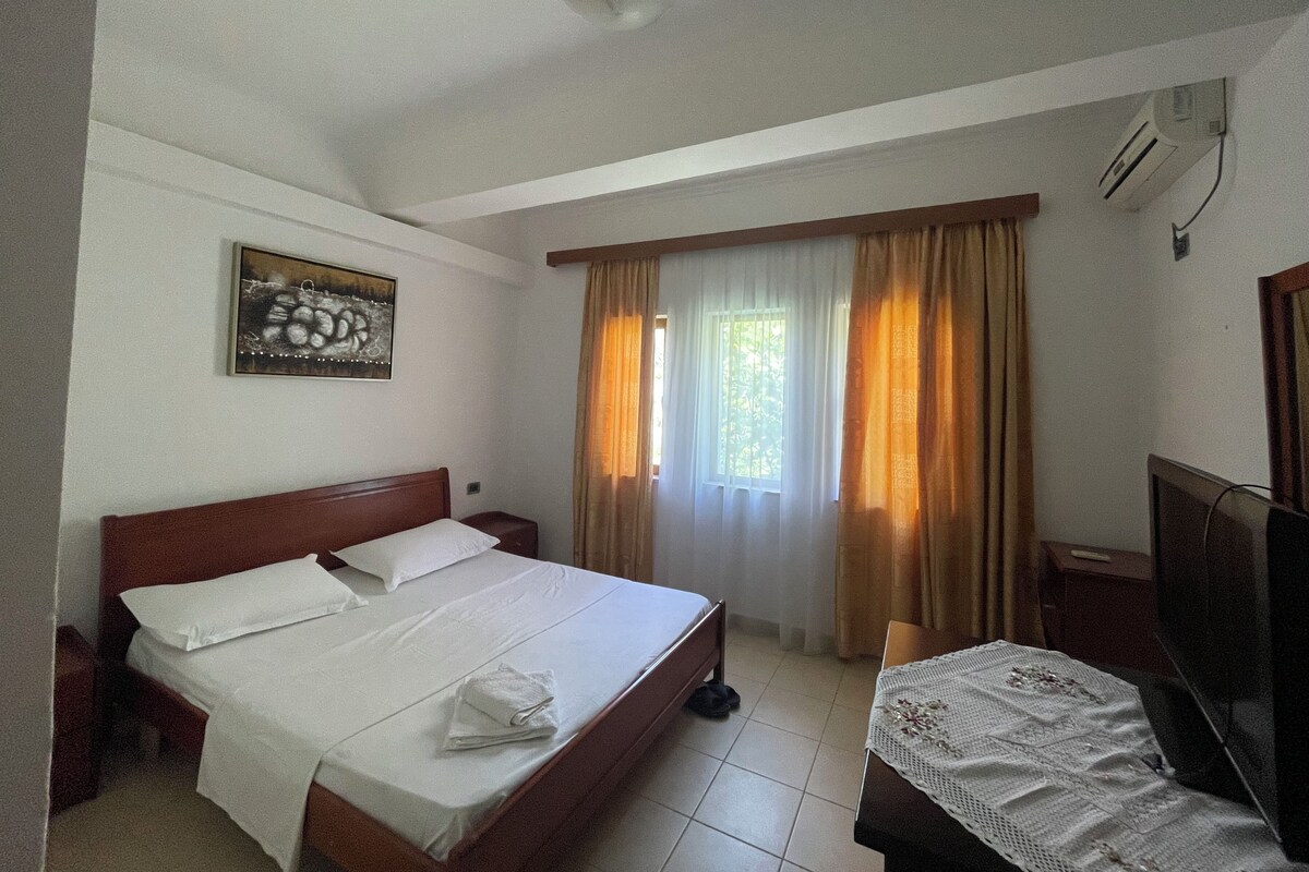 Double Room, Mountain View | Desk, free WiFi