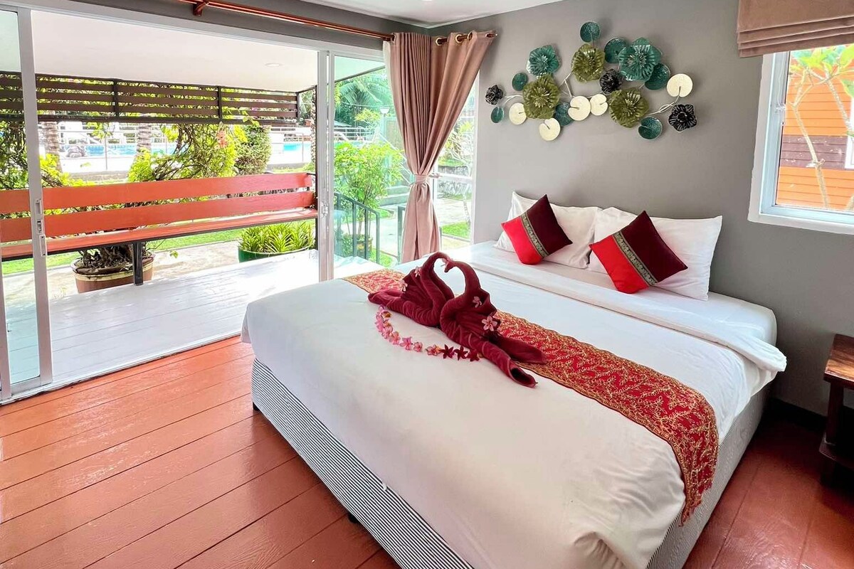 Standard Room, 1 King Bed, Non Smoking, Housekeeping