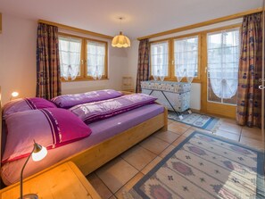 A bedroom with a bed, a desk, and a window. - Paradiso 2, (Grächen), 2003 by Interhome (Grächen)