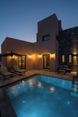 Live the Santorini dream in a luxurious villa with a private pool & private spa!