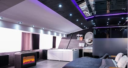 KARA APART OTEL - Luxurious Suite with Private Jacuzzi & Fireplace