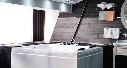 KARA APART OTEL - Luxurious Suite with Private Jacuzzi & Fireplace