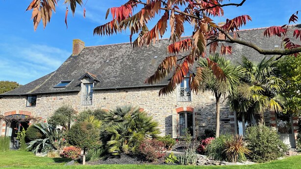 Exterior - La cour des agapanthes (Bain-de-Bretagne)