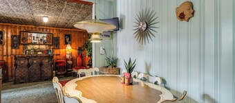 Stay, Sleep & Dream Elvis in a Vintage 1950s Home Near Graceland