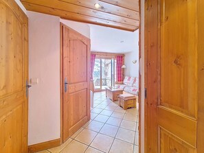 Living area - Pleasant apartment near the slopes (Les Menuires)