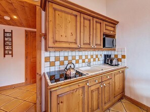 Private kitchen - Bright apartment with balcony - 4 guests (Les Menuires)