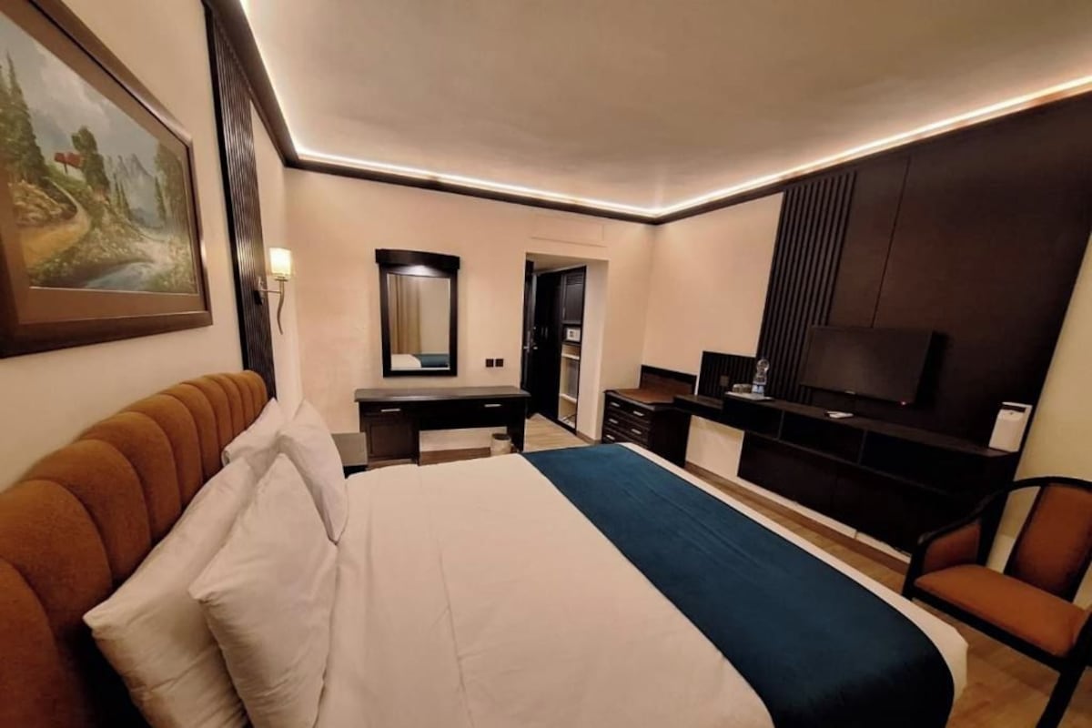 Comfort Room, City View | Meja, seterika/papan seterika, Wi-fi percuma 