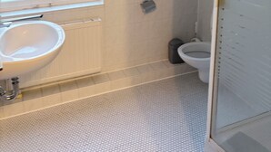 Bathroom - Vrbo Property (Schwäbisch Hall)