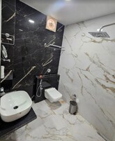 Ducha, toallas, jabón, shampoo