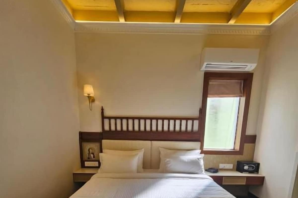 Standard Double Room | Free WiFi