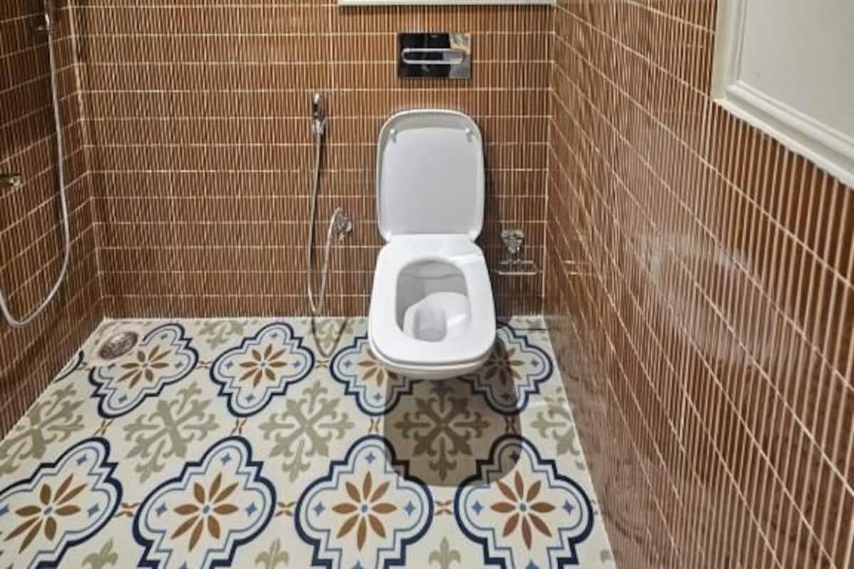 Standard Double Room | Bathroom | Slippers