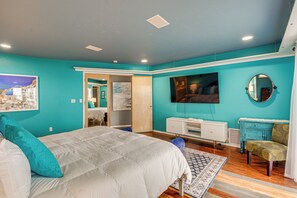 A bedroom with a bed, a TV, a mirror, and a dresser. - Sound-view Deck! Retreat Near Point No Point Light (Hansville)
