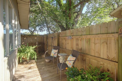 Walk to Gulfport Beach! Coastal Studio Getaway