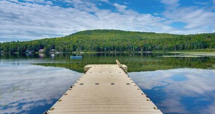 On Neal Pond! Spacious Group Retreat w/ Game Room
