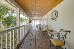 A covered porch with wooden flooring, white railings, and a view of greenery. - 4 Mi to Dtwn! Studio w/ Screened Porch in Sarasota (Sarasota)