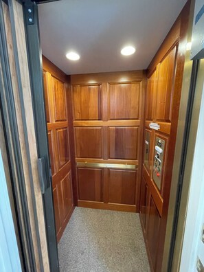 An elevator with wooden paneling and a carpeted floor. - 20 Knotts Way: North Forest Beach Retreat w/ Private Pool, Spa & Beach Access (Hilton Head Island)