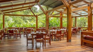 Outdoor dining - Chachagua Rainforest Hotel And Hacienda (Peñas Blancas)