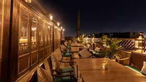 Outdoor dining - Le Riad - Tell A Story (Cairo)