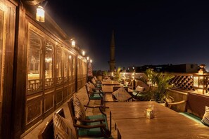 Outdoor dining - Le Riad - Tell A Story (Cairo)