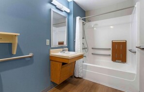 Bathroom - Woodspring Suites Orlando South (Orlando)