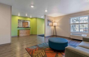 Living area - Woodspring Suites Orlando South (Orlando)