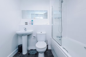 Unclassified image, 4 of 31, button - Stylish 2 Bed, 2 Bath Apartment with Free Parking| Near City Centre & Media City (Salford)