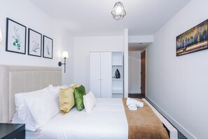 Unclassified image, 2 of 31, button - Stylish 2 Bed, 2 Bath Apartment with Free Parking| Near City Centre & Media City (Salford)