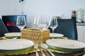 Unclassified image, 3 of 31, button - Stylish 2 Bed, 2 Bath Apartment with Free Parking| Near City Centre & Media City (Salford)