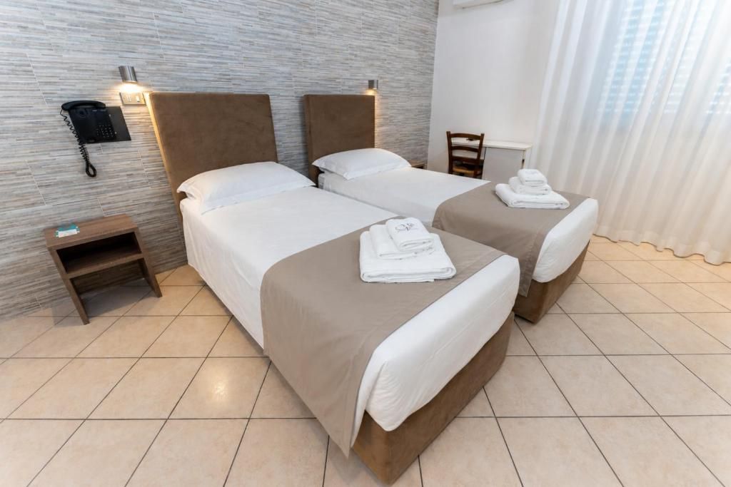 Standard Twin Room, Non Smoking | Desk, WiFi (free)