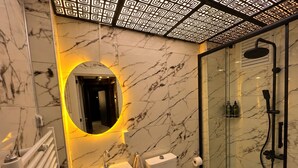 Deluxe Room, City View | Bathroom - Luna Suites Hotel (Eskişehir)