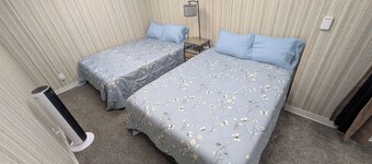 Nova's Hotel. Entire Rental 4 Bedrooms, 6 beds Qx6. 1.5 Bath - New & Super Clean