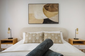 Room - Cozy 1-bedroom heritage style apartment Cape Town with AC (Cape Town)