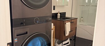 Spacious Home for 9 | 15 Min to Downtown MTL