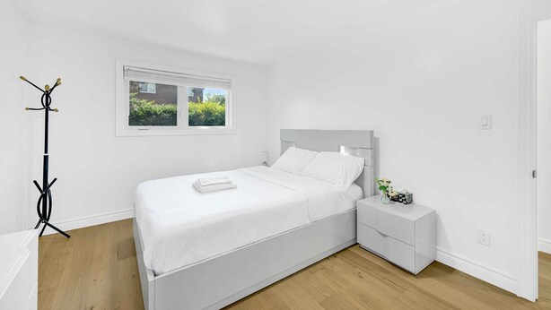 Unclassified image, 1 of 13, button - Tranquil 3-bedroom bungalow with AC in vibrant Toronto (Toronto)
