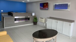 Lobby - The Dolphin Inn (Virginia Beach)