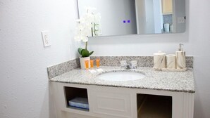 Bathroom - The Dolphin Inn (Virginia Beach)