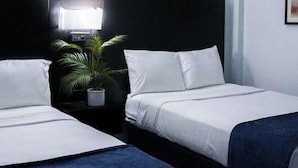 Room - The Dolphin Inn (Virginia Beach)