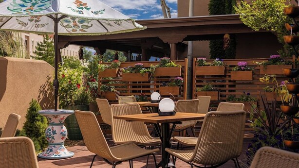 Outdoor dining - Old Santa Fe Inn (Santa Fe)