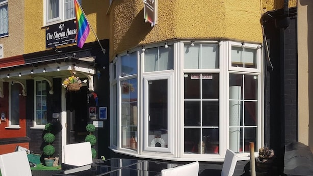 Outdoor dining - Sheron House Bed & Breakfast (Blackpool)