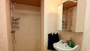 Unclassified image, 4 of 24, button - Spacious three-story home in Brynäs – sleeps 12 (Gävle)