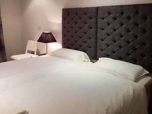 Room - La Baguette (Reading)