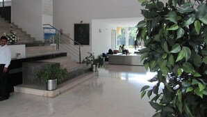 Lobby - Zip by Spree Hotels at Woodrose Club (Bengaluru)