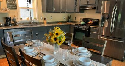 La Casa del Río 4BR Retreat with Private River Access & Fire Pit