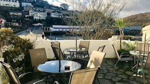 Outdoor dining - Bridgeside Guest House B and B (Looe)