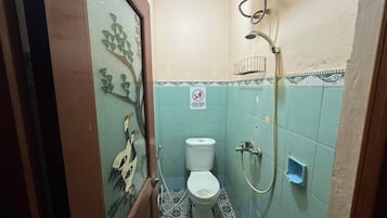 Standard Room | Bathroom | Shower, rainfall showerhead, free toiletries, towels