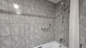 Bathroom - Petra Edom Hotel (Wadi Musa)